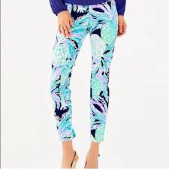 Size 12 EUC Lilly Pulitzer Kelly ankle pant in blue pineapple - Picture 1 of 2